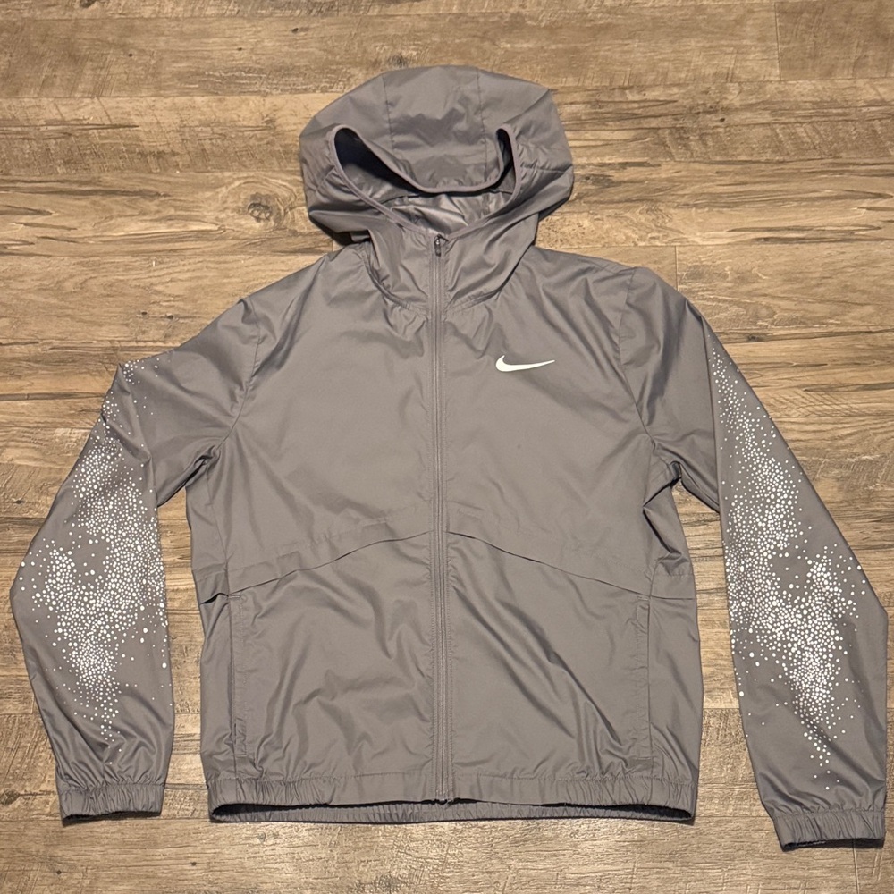 NWT Nike Woman’s Standard Fit Gray Running Jacket - Size M